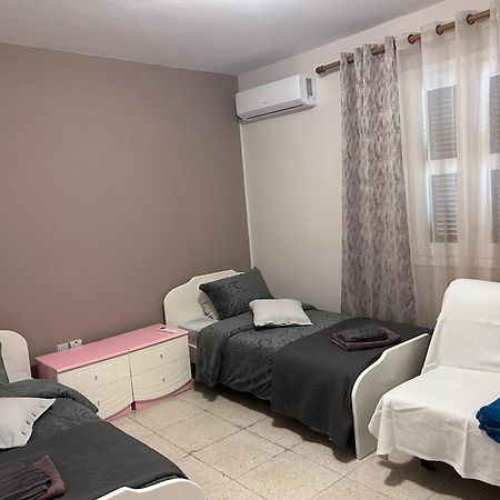 Ptolemaidos Cosy Family Apartment Larnaca Exteriör bild