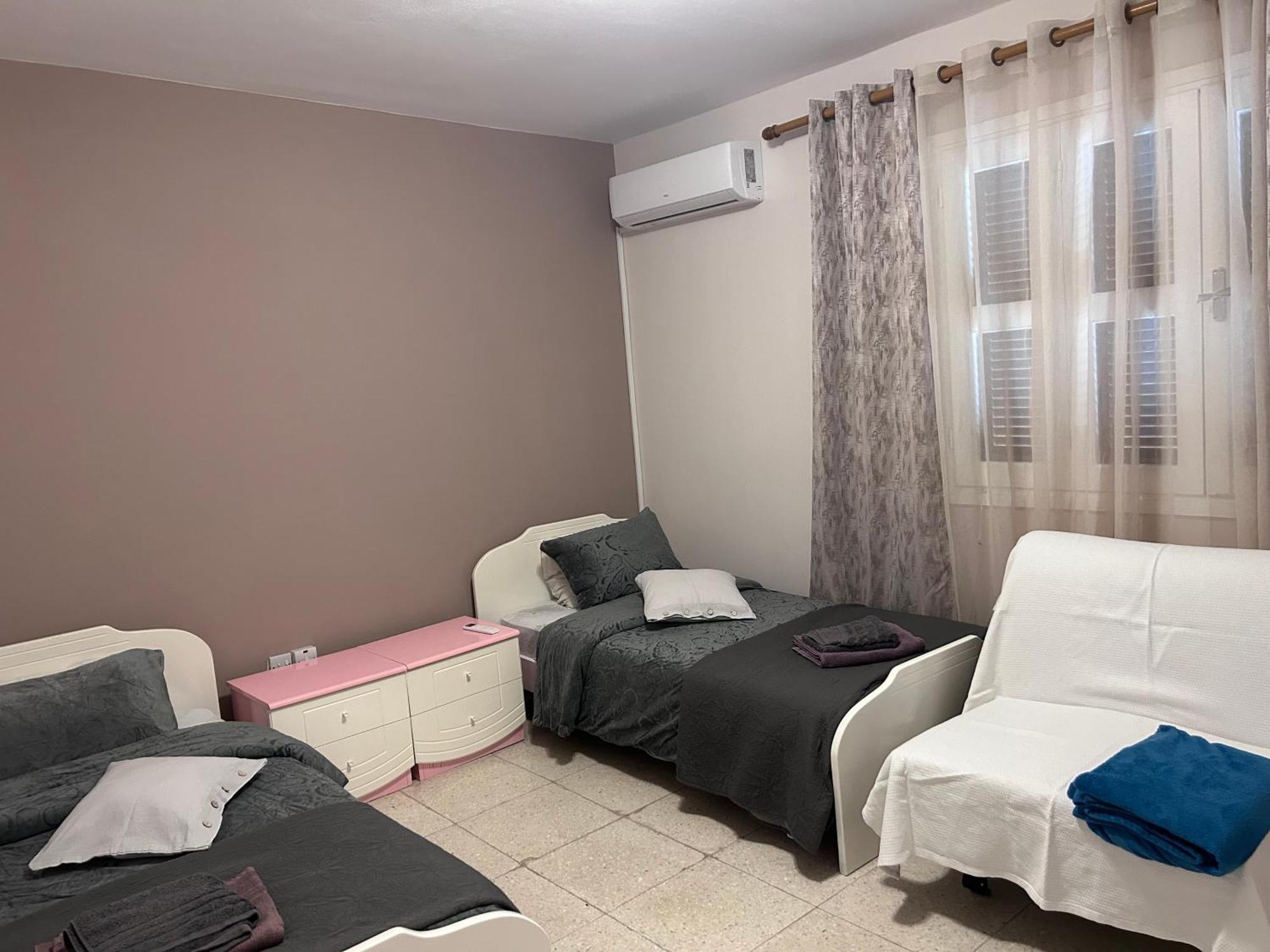 Ptolemaidos Cosy Family Apartment Larnaca Exteriör bild